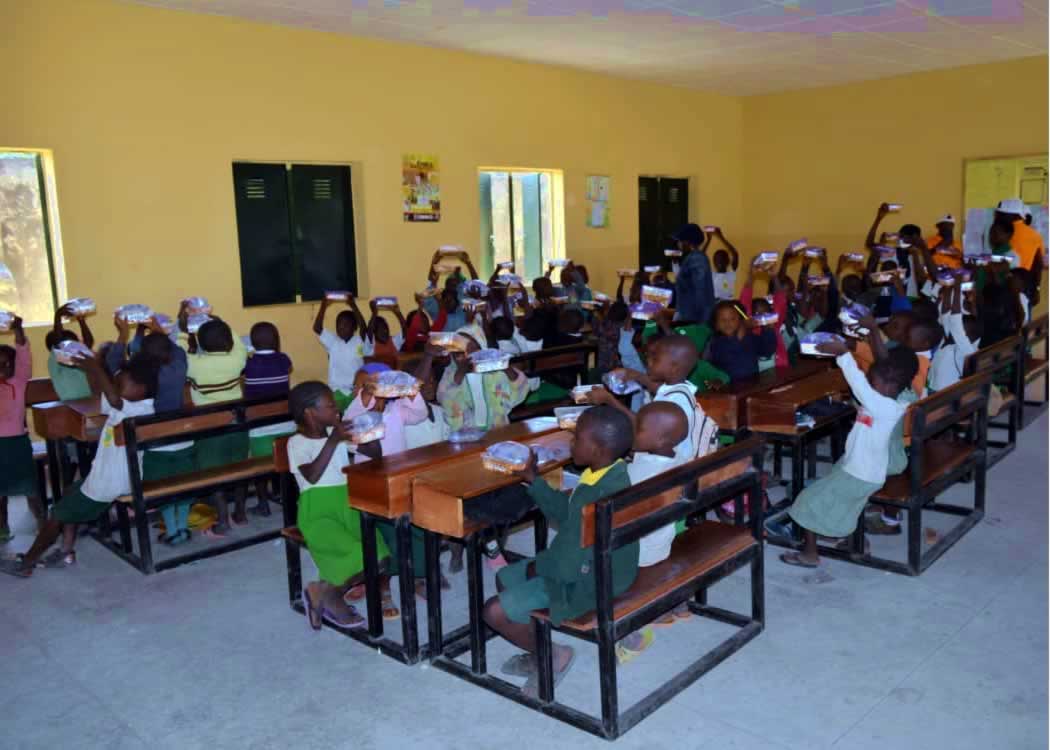 Feeding children - Eyeround Food Foundation